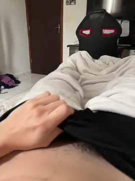 Snapshot of hungtwinkBR chatting on 02/07/26, 03:27 hungtwinkBR online show from 02/07/26, 03:27