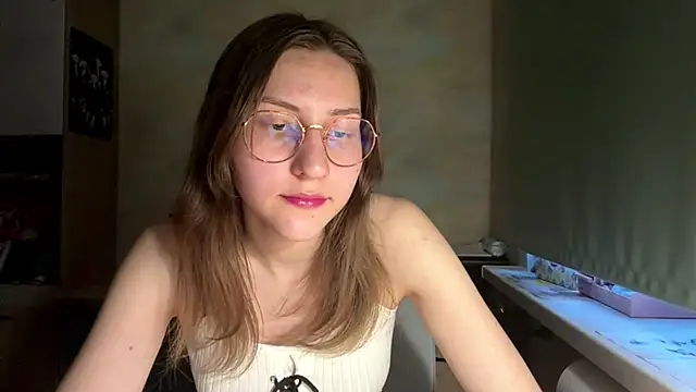 Snapshot of Miaaa_Moon chatting on 05/16/26, 04:39 Miaaa Moon online show from 05/16/26, 04:39