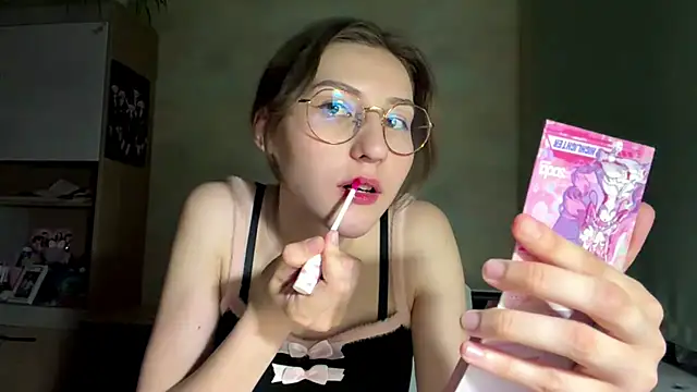 Snapshot of Miaaa_Moon chatting on 05/25/26, 07:31 Miaaa Moon online show from 05/25/26, 07:31