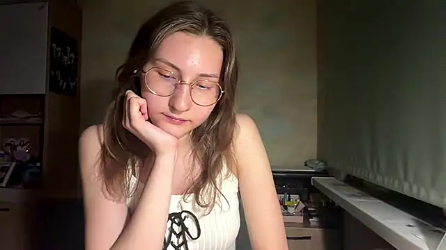 Snapshot of Miaaa_Moon chatting on 05/26/26, 06:26 Miaaa Moon online show from 05/26/26, 06:26