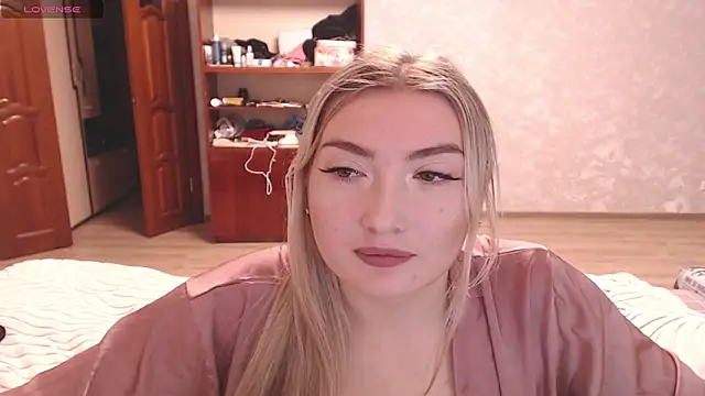 Snapshot of MiraRoy chatting on 02/09/26, 03:38 MiraRoy online show from 02/09/26, 03:38