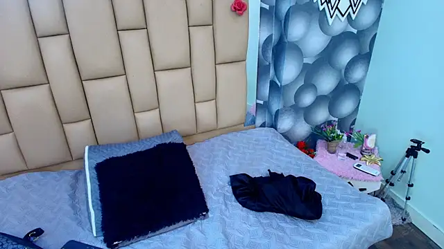 Snapshot of lil_miia chatting on 02/14/26, 07:10 lil miia online show from 02/14/26, 07:10