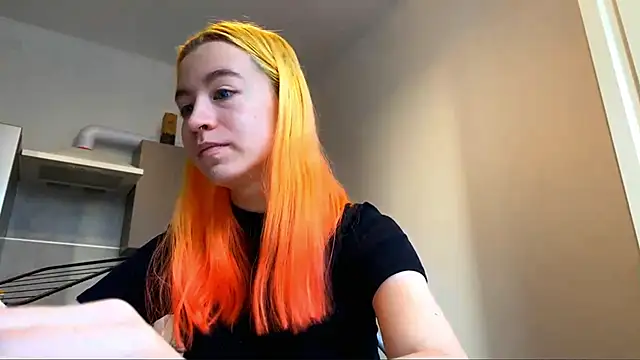 Snapshot of EmilyHein chatting on 02/03/26, 07:02 EmilyHein online show from 02/03/26, 07:02