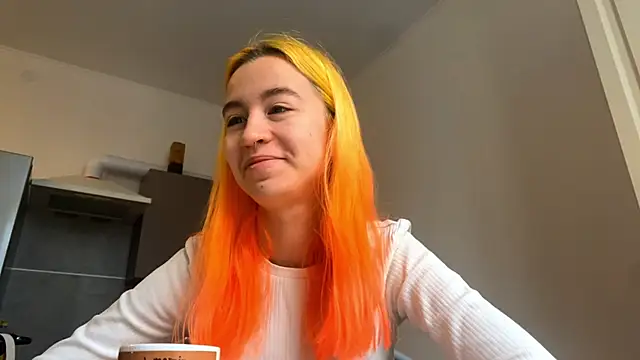 Snapshot of EmilyHein chatting on 02/04/26, 07:03 EmilyHein online show from 02/04/26, 07:03