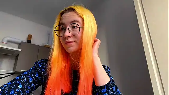 Snapshot of EmilyHein chatting on 02/13/26, 07:04 EmilyHein online show from 02/13/26, 07:04