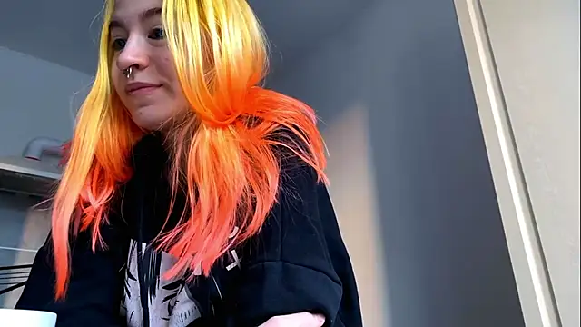 Snapshot of EmilyHein chatting on 02/14/26, 06:10 EmilyHein online show from 02/14/26, 06:10