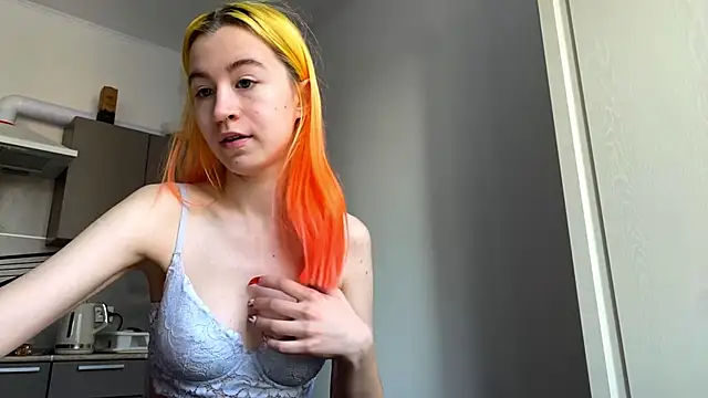 Snapshot of EmilyHein chatting on 02/15/26, 07:51 EmilyHein online show from 02/15/26, 07:51