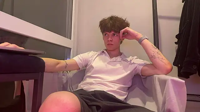 Snapshot of Kevin_bucks chatting on 02/17/26, 02:13 Kevin bucks online show from 02/17/26, 02:13