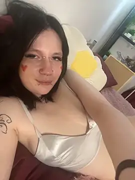 Snapshot of AuraShift chatting on 02/14/26, 10:12 AuraShift online show from 02/14/26, 10:12