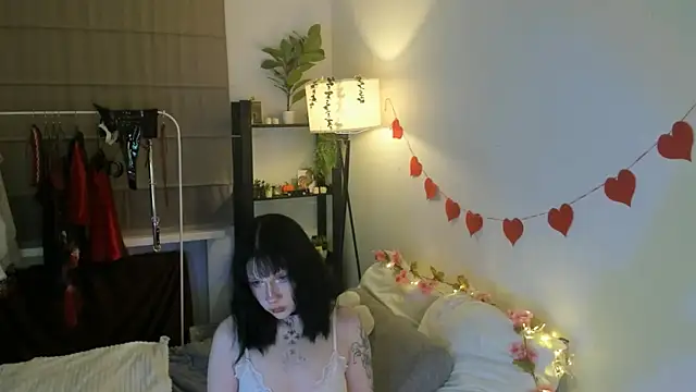 Snapshot of AuraShift chatting on 02/28/26, 02:23 AuraShift online show from 02/28/26, 02:23