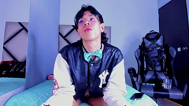 Snapshot of Bennet-Gray chatting on 02/17/26, 05:15 Bennet-Gray online show from 02/17/26, 05:15