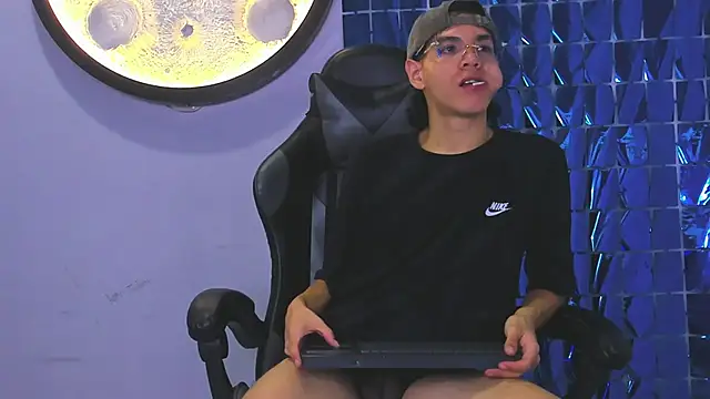 Snapshot of Bennet-Gray chatting on 03/01/26, 04:25 Bennet-Gray online show from 03/01/26, 04:25