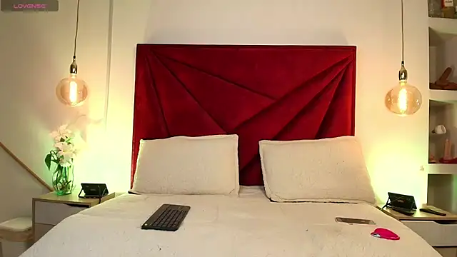 NahomiRoss online show from 04/21/26, 12:44