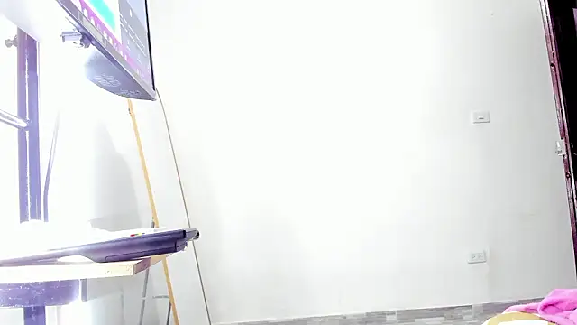 Snapshot of Sophiia88 chatting on 03/04/26, 12:33 Sophiia88 online show from 03/04/26, 12:33