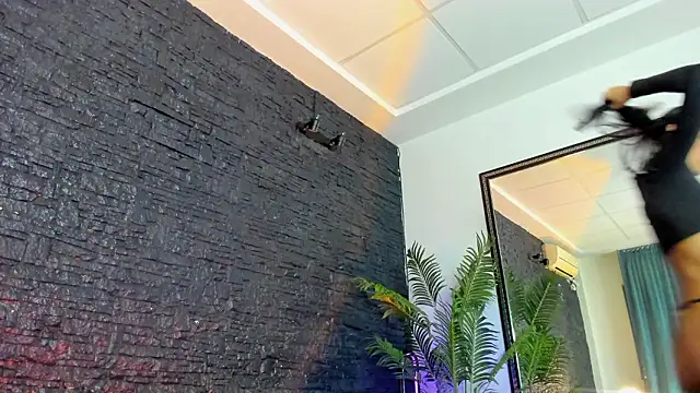 Snapshot of MaddyExposedd chatting on 02/06/26, 05:45 MaddyExposedd online show from 02/06/26, 05:45