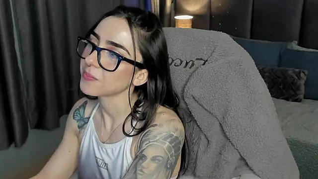 Snapshot of Luna_tagliaferri chatting on 02/20/26, 02:17 Luna tagliaferri online show from 02/20/26, 02:17