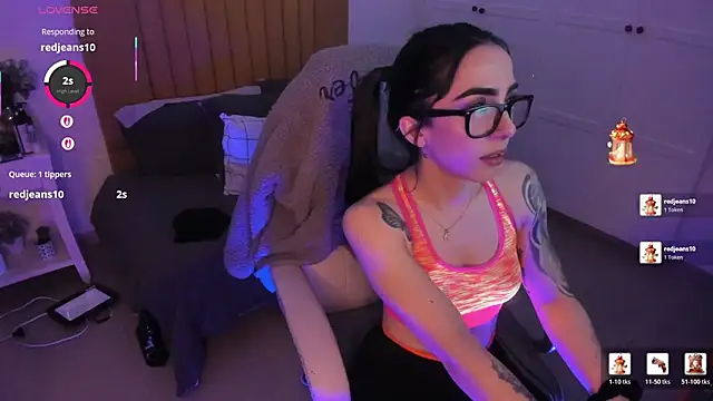 Luna tagliaferri online show from 04/19/26, 07:27