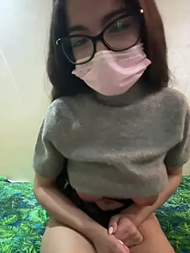 Snapshot of IRIS-GIRL chatting on 04/28/26, 12:21 IRIS-GIRL online show from 04/28/26, 12:21
