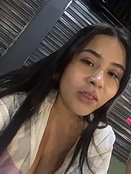 LunnaMoretti online show from 04/17/26, 04:37