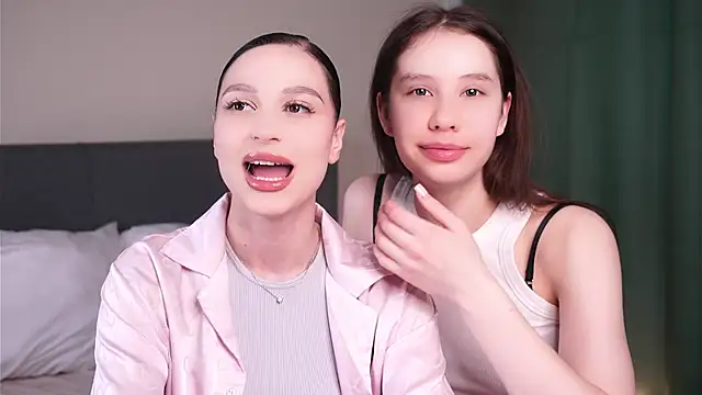 Snapshot of ZofiaSoshnik chatting on 02/14/26, 07:05 ZofiaSoshnik online show from 02/14/26, 07:05