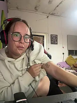 Snapshot of ParejaCanaria12 chatting on 02/07/26, 02:21 ParejaCanaria12 online show from 02/07/26, 02:21