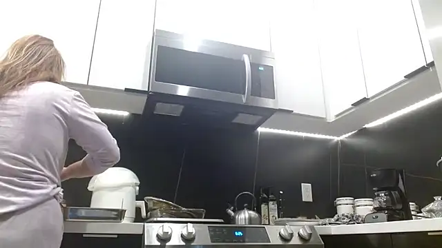 Snapshot of HazelSkyesChat chatting on 02/25/26, 02:27 HazelSkyesChat online show from 02/25/26, 02:27