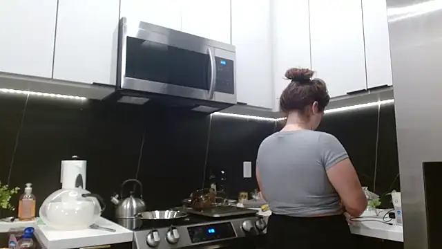 HazelSkyesChat online show from 04/21/26, 01:39