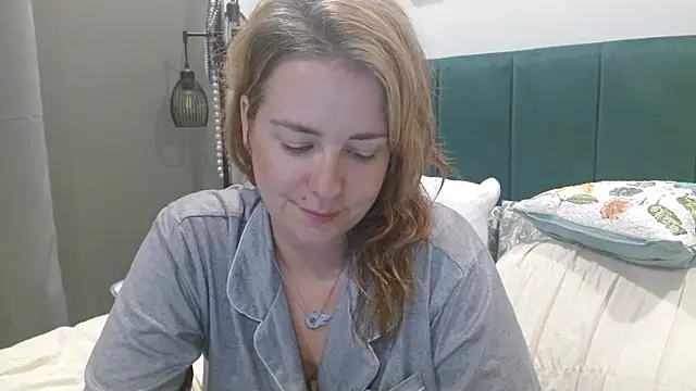 Snapshot of HazelSkyesChat chatting on 07/09/26, 01:42 HazelSkyesChat online show from 07/09/26, 01:42