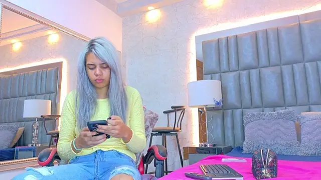 AlanaHouston online show from 04/15/26, 04:30