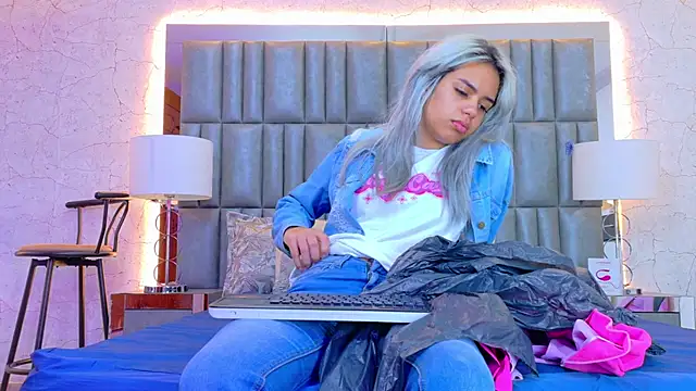 AlanaHouston online show from 04/24/26, 04:37