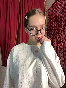 Snapshot of MyKittySayMeow chatting on 02/15/26, 08:49 MyKittySayMeow online show from 02/15/26, 08:49