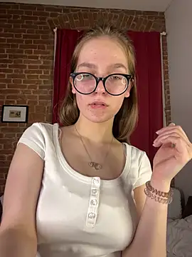 MyKittySayMeow online show from 04/03/26, 10:08