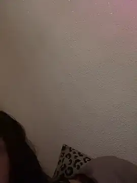 Snapshot of louveee6 chatting on 02/18/26, 10:06 louveee6 online show from 02/18/26, 10:06