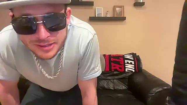 mr mrs glitter online show from 04/27/26, 05:16