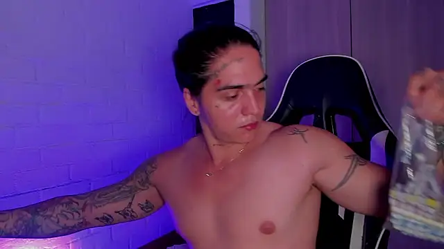 Snapshot of Cry_Duran chatting on 02/01/26, 02:15 Cry Duran online show from 02/01/26, 02:15