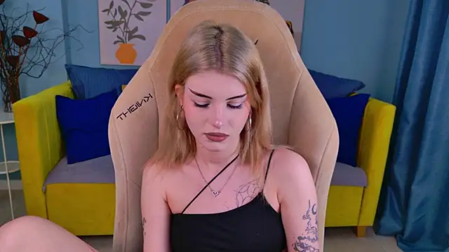 ScarletBlackwood online show from 04/01/26, 04:57