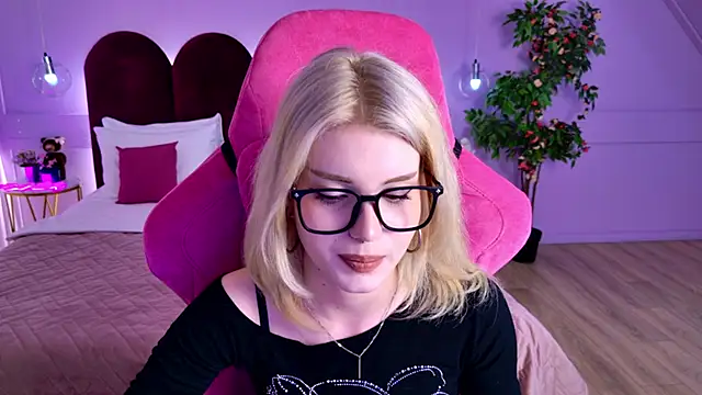 ScarletBlackwood online show from 04/29/26, 05:00