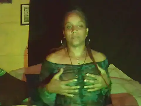 Snapshot of BadGyalGem chatting on 02/05/26, 05:12 BadGyalGem online show from 02/05/26, 05:12