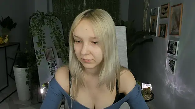 MaoqiBeverly online show from 04/23/26, 04:57