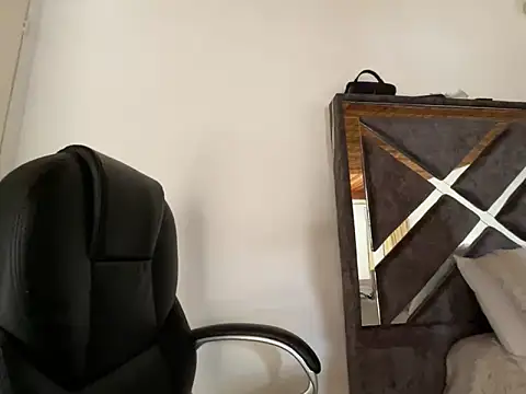 Snapshot of alison_parkerr26 chatting on 02/04/26, 06:03 alison parkerr26 online show from 02/04/26, 06:03