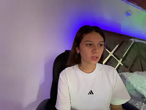 Snapshot of alison_parkerr26 chatting on 02/05/26, 04:55 alison parkerr26 online show from 02/05/26, 04:55