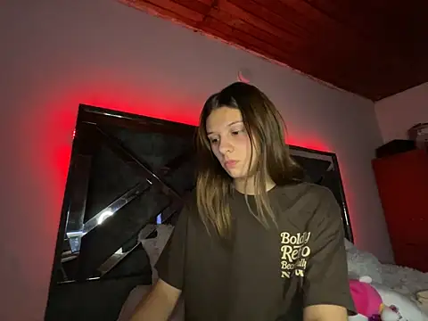 Snapshot of alison_parkerr26 chatting on 02/08/26, 03:10 alison parkerr26 online show from 02/08/26, 03:10