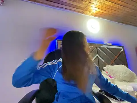 Snapshot of alison_parkerr26 chatting on 02/10/26, 02:37 alison parkerr26 online show from 02/10/26, 02:37