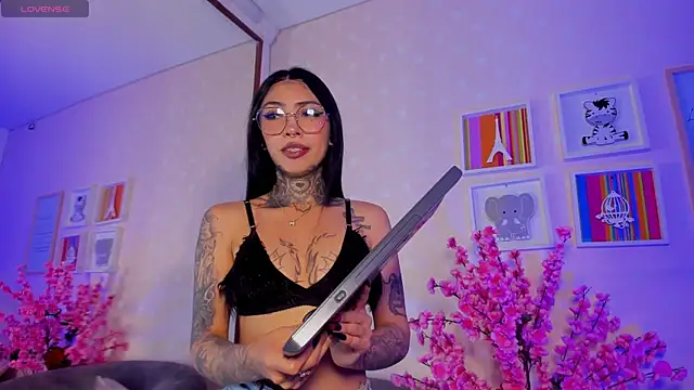 Ashley Blum  online show from 04/19/26, 12:04