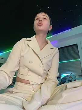 Just-Lilly online show from 03/15/26, 09:21