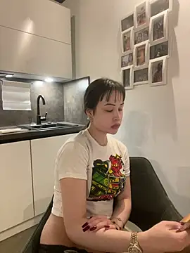 Just-Lilly online show from 07/10/26, 07:49