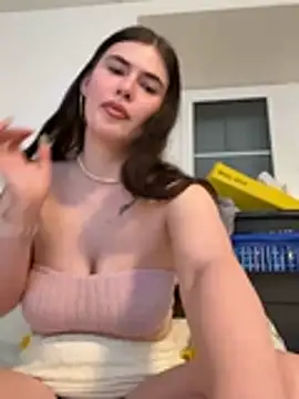 Snapshot of Evie-Moore chatting on 02/04/26, 05:19 Evie-Moore online show from 02/04/26, 05:19