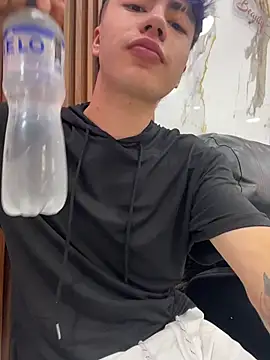 Snapshot of AlexanderCollman2 chatting on 02/18/26, 09:33 AlexanderCollman2 online show from 02/18/26, 09:33