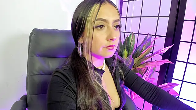 Giselle Laurens  online show from 03/28/26, 09:36