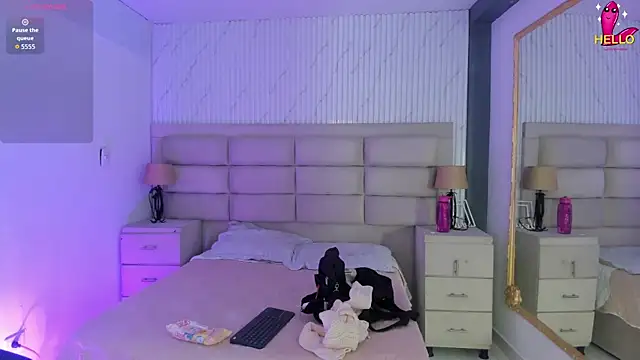 CarolineFyre online show from 04/12/26, 12:43